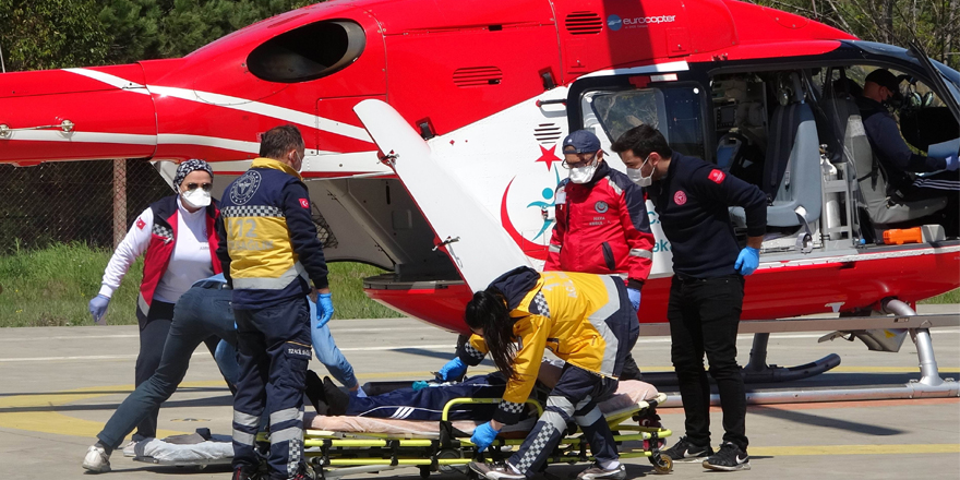 Mide kanaması geçiren yaşlı adam ambulans helikopterle hastaneye yetiştirildi