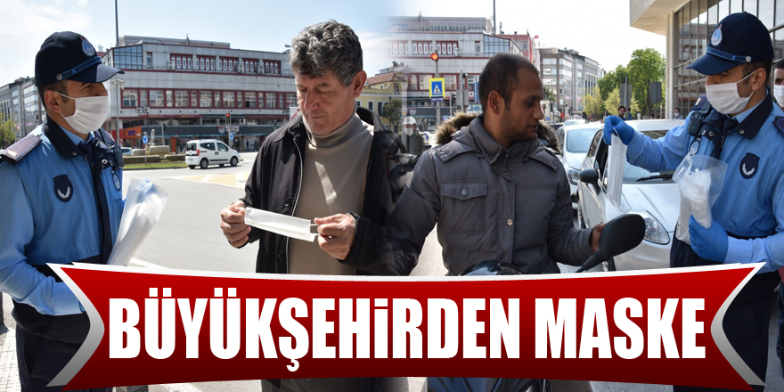 Büyükşehir vatandaşa maske dağıttı