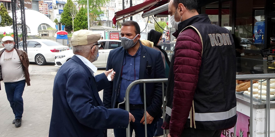 85 yaşındaki vatandaş bankaya giderken polise yakalandı