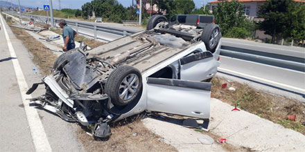 Takla atan araçtan burnu bile kanamadan kurtuldu