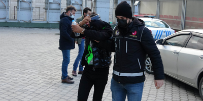 İzmir'den Samsun'a getirilen uyuşturucu haplarla yakalandılar