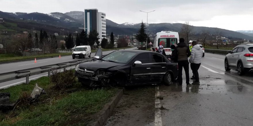 Samsun'da otomobil bariye çarptı: 1 yaralı 