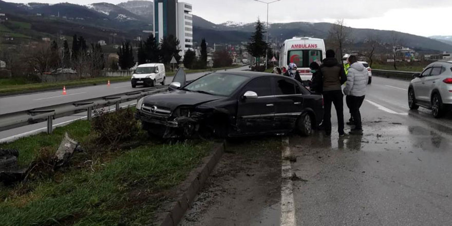 Samsun'da otomobil bariye çarptı: 1 yaralı