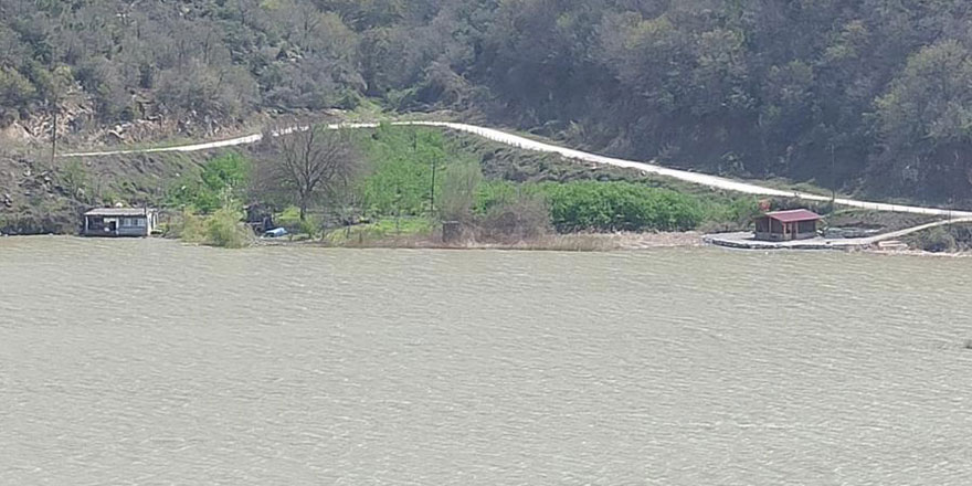 Derbent Baraj Gölü kenarında ruhsatsız karavanlar mühürlendi