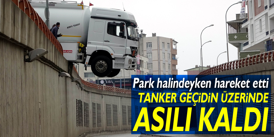 Samsun'da park halindeyken hareket eden tanker geçidin üzerinde asılı kaldı