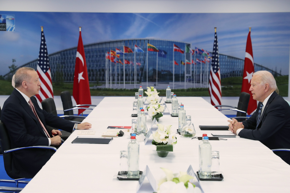 Cumhurbaşkanı Erdoğan'ın ABD Başkanı Biden ile görüşmesinde dikkat çeken kitap