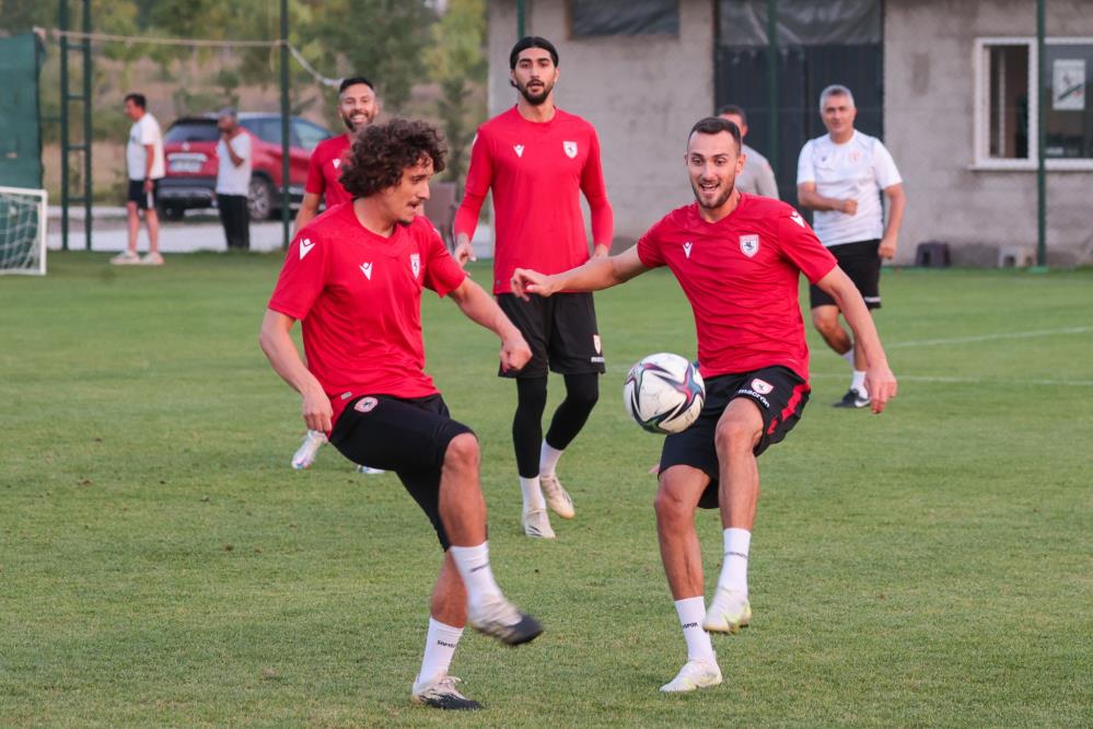 Samsunspor'da 22 futbolcu geldi, 21 oyuncu gitti