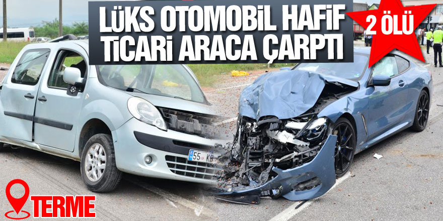 Lüks otomobil hafif ticari araca çarptı: 2 ölü