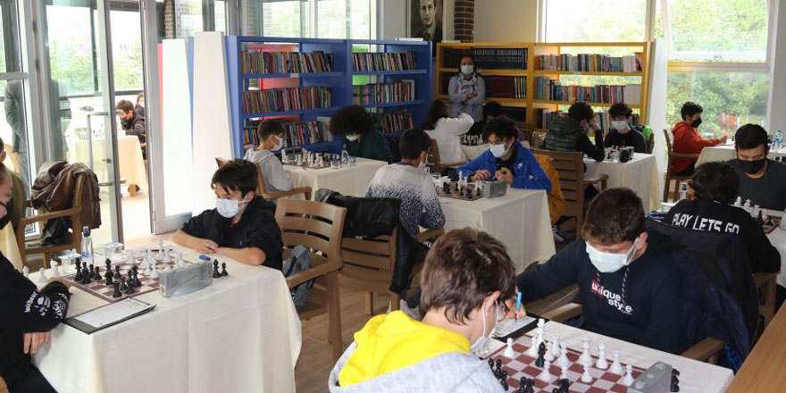 Bafra’da düzenlenen satranç turnuvasına 17 ilden 200 sporcu katıldı