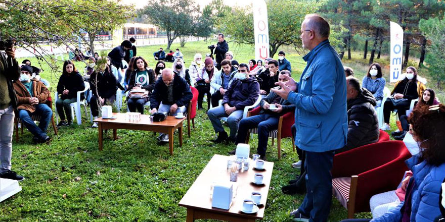 Rektör ve öğrencilerden şafak vaktinde doğa yürüyüşü