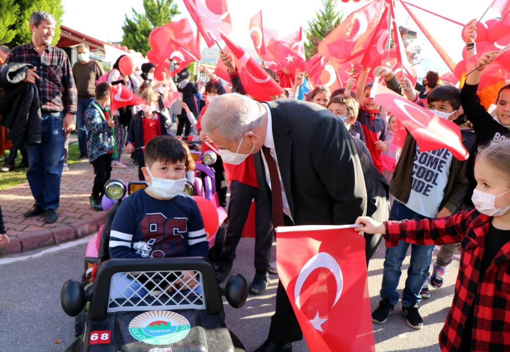 Minikler eğlenerek trafik kurallarını öğreniyor