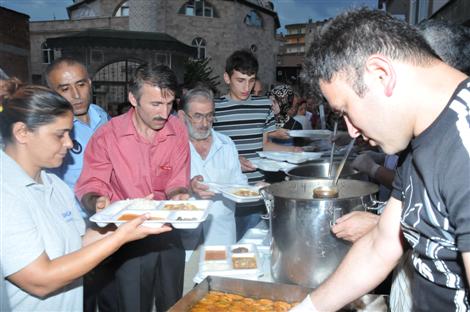 İftar Çadırı Toplumsal Dayanışmayı Sağlıyor