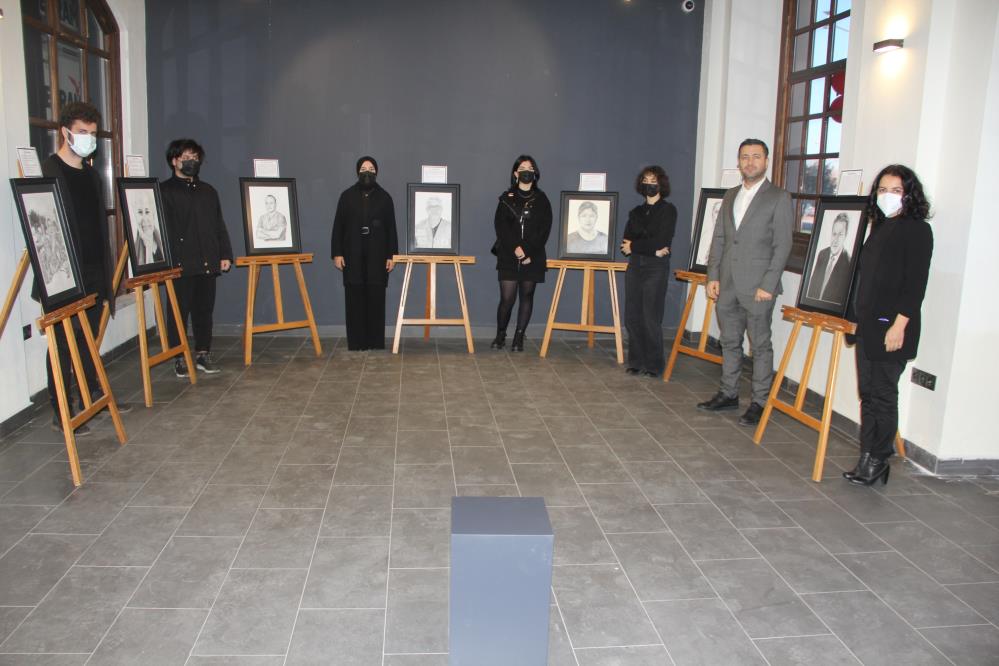 Samsun’da Kovid-19’dan vefat eden 10 sağlık çalışanının portreleri yapıldı
