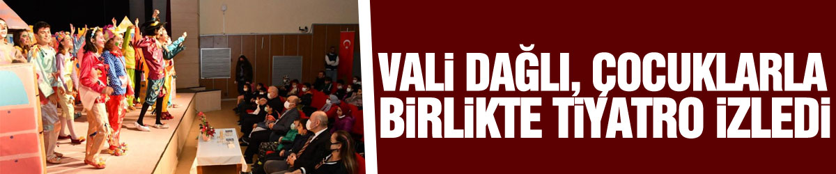 Vali Dağlı, çocuklarla birlikte tiyatro izledi