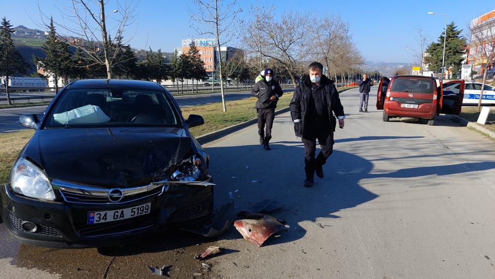 Samsun'daki kazada 1'i polis 2 kişi yaralandı