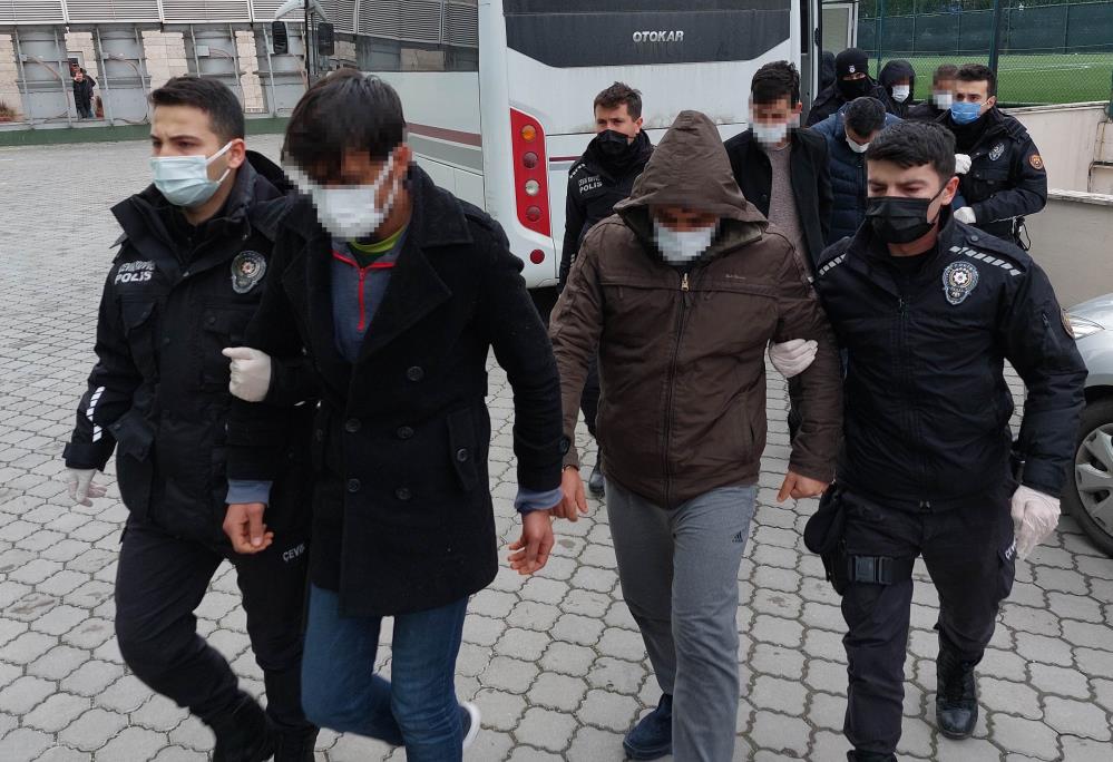 Samsun'da DEAŞ'tan 9 kişi sınır dışı, 3 kişinin sorgusu sürüyor