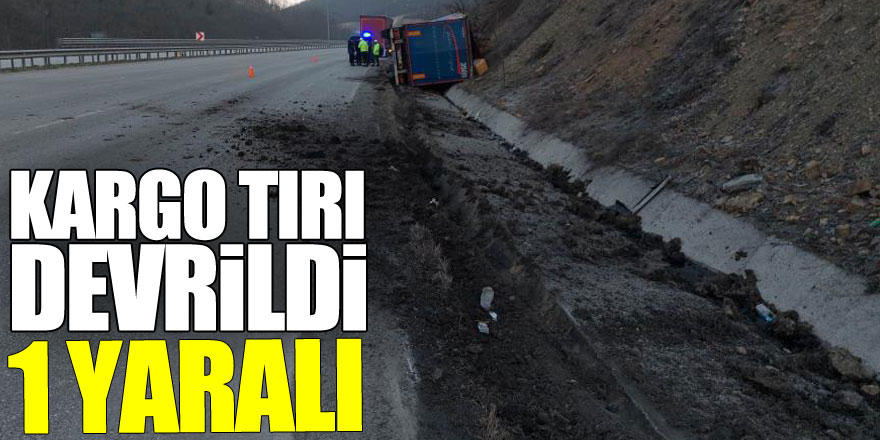 Samsun'da kargo tırı devrildi: 1 yaralı