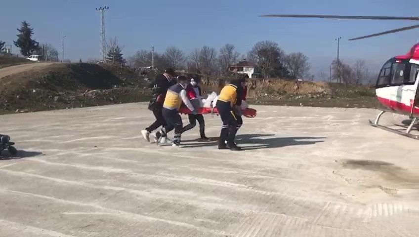 Kalp krizi geçiren hasta için ambulans helikopter zamanla yarıştı