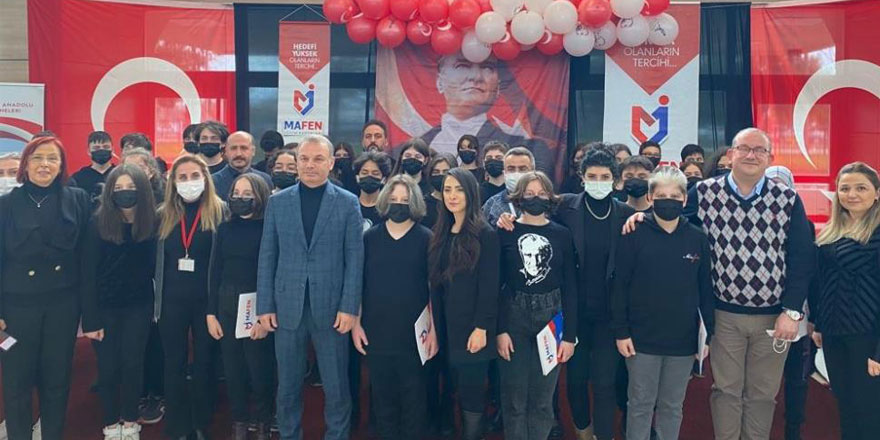 Samsun’da sağlık çalışanları öğrencilerle birlikte Çanakkale Zaferi’ni kutladı