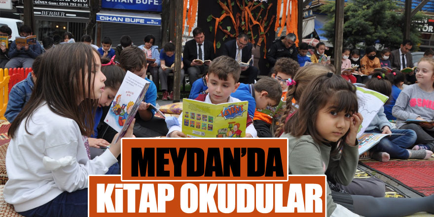 Meydan’da Kitap Okudular