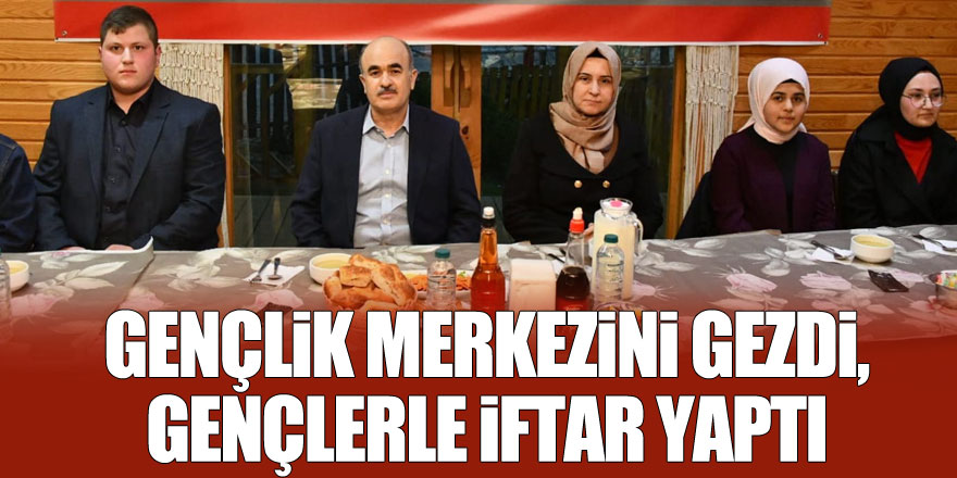 Gençlik Merkezini Gezdi, Gençlerle İftar Yaptı