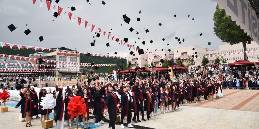 OMÜ İİBF'de çifte mezuniyet heyecanı
