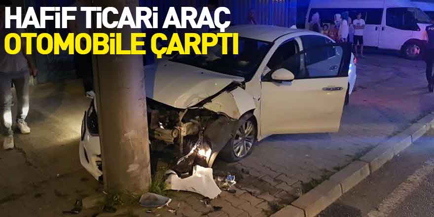 Hafif ticari araç otomobile çarptı: 1 yaralı 