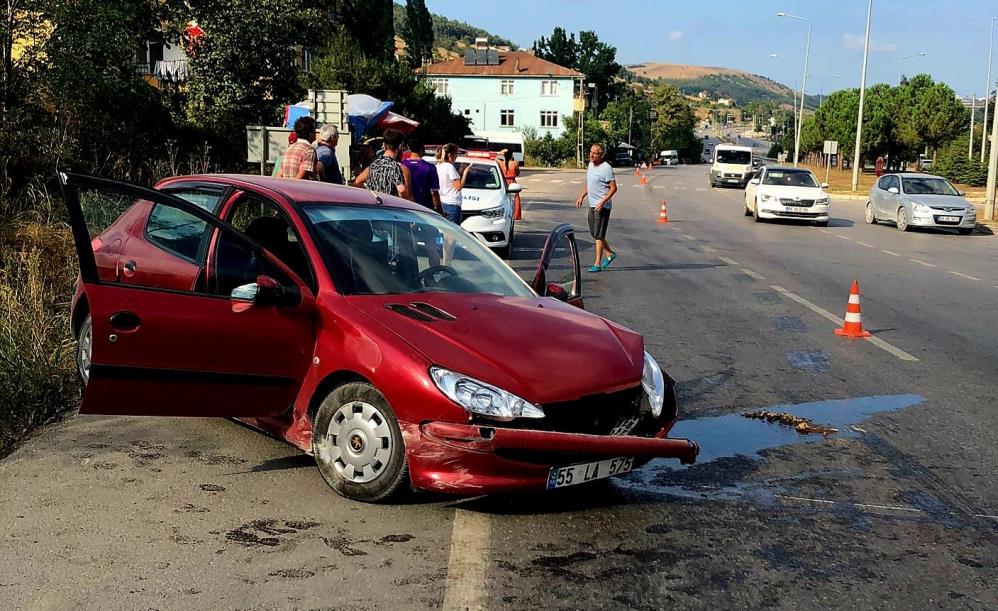 Samsun'da iki otomobil çarpıştı: 1 yaralı