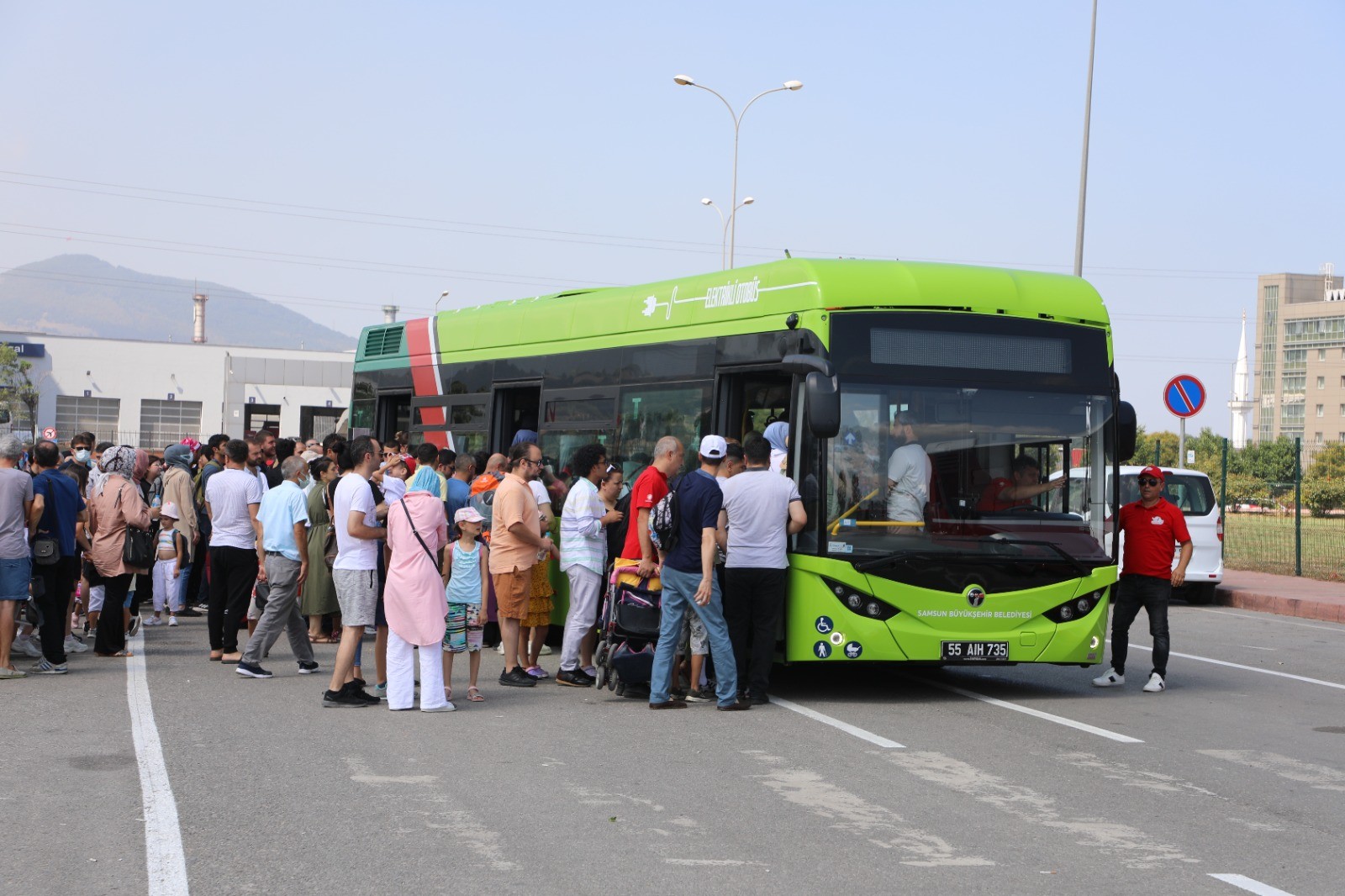 Elektrikli otobüsler yolcu taşımaya başladı