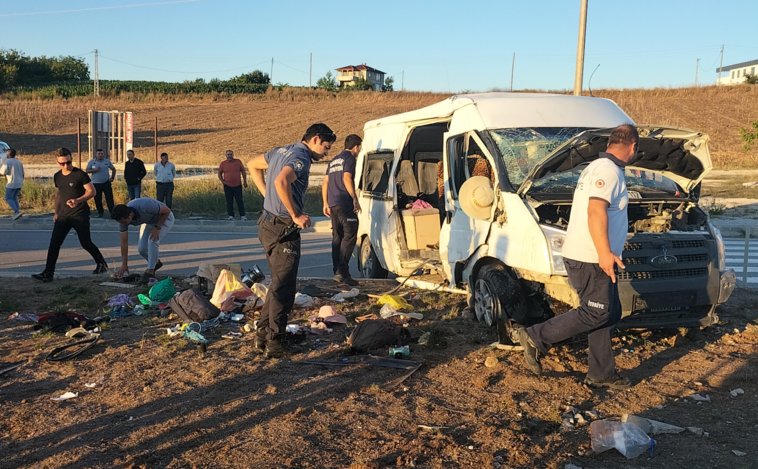 Samsun'da tarım işçilerini taşıyan minibüs devrildi, 27 kişi yaralandı