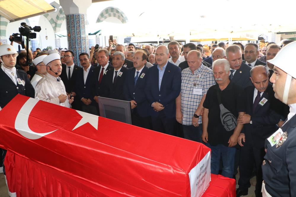 Bakan Soylu, Mersin şehidi polis Sedat Gezer için düzenlenen törende konuştu