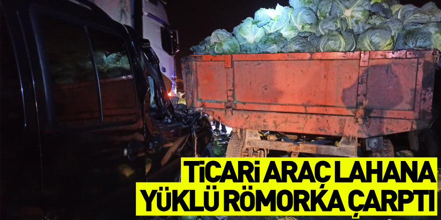 Hafif ticari araç lahana yüklü römorka çarptı: 2 yaralı