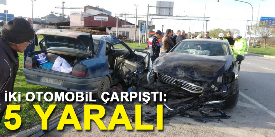 İki otomobil çarpıştı: 5 yaralı