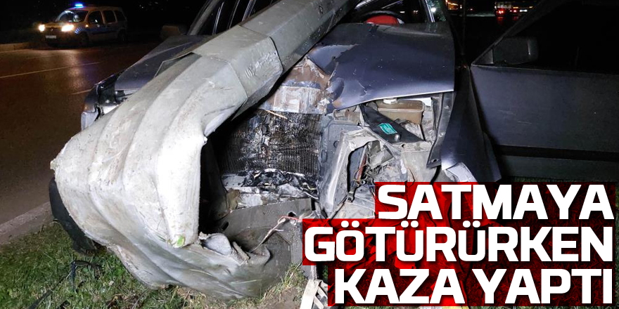 Sattığı aracını teslim etmeye götürürken kaza yaptı: 2 yaralı