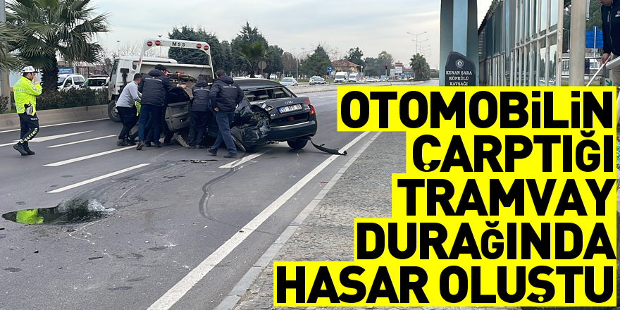 Samsun'da otomobilin çarptığı tramvay durağında hasar oluştu