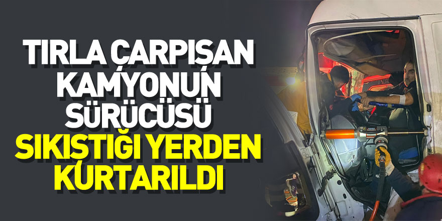 Samsun'da tırla çarpışan kamyonun sürücüsü sıkıştığı yerden kurtarıldı