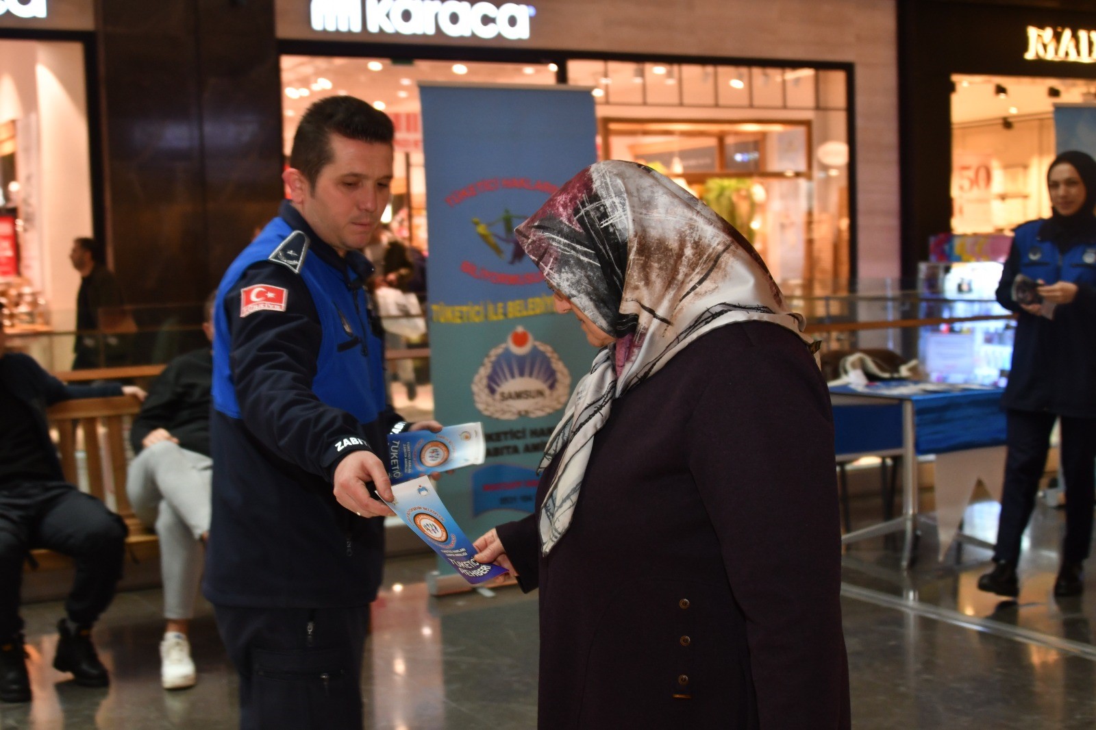 Samsun zabıtası tüketicileri bilgilendirdi