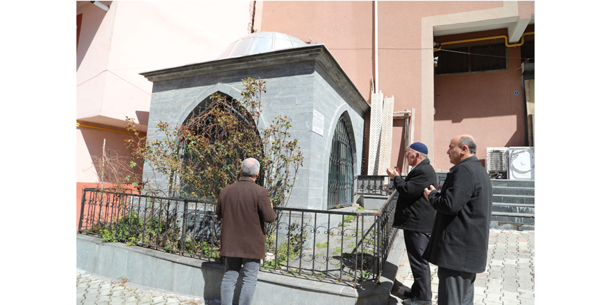 Akşemseddin Hazretleri'nin babasının kabrine ziyaretçi akını