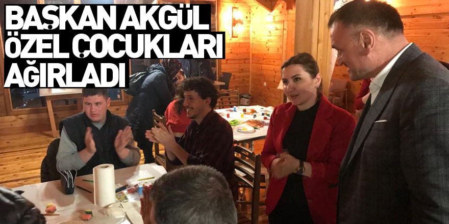 Salıpazarı Belediye Başkanı Halil Akgül özel çocukları ağırladı