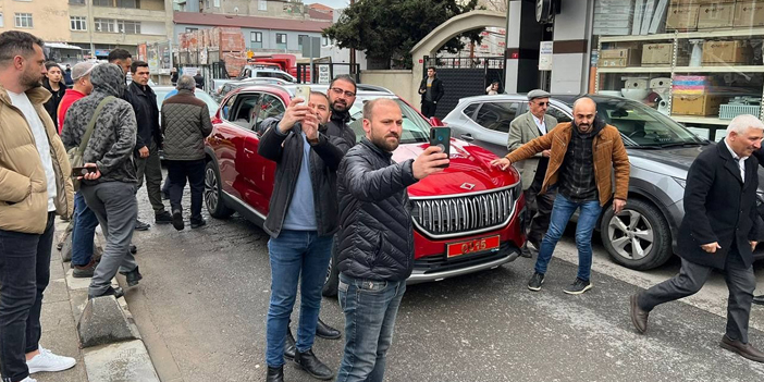 Sultanbeylili vatandaşlardan Togg otomobiline yoğun ilgi