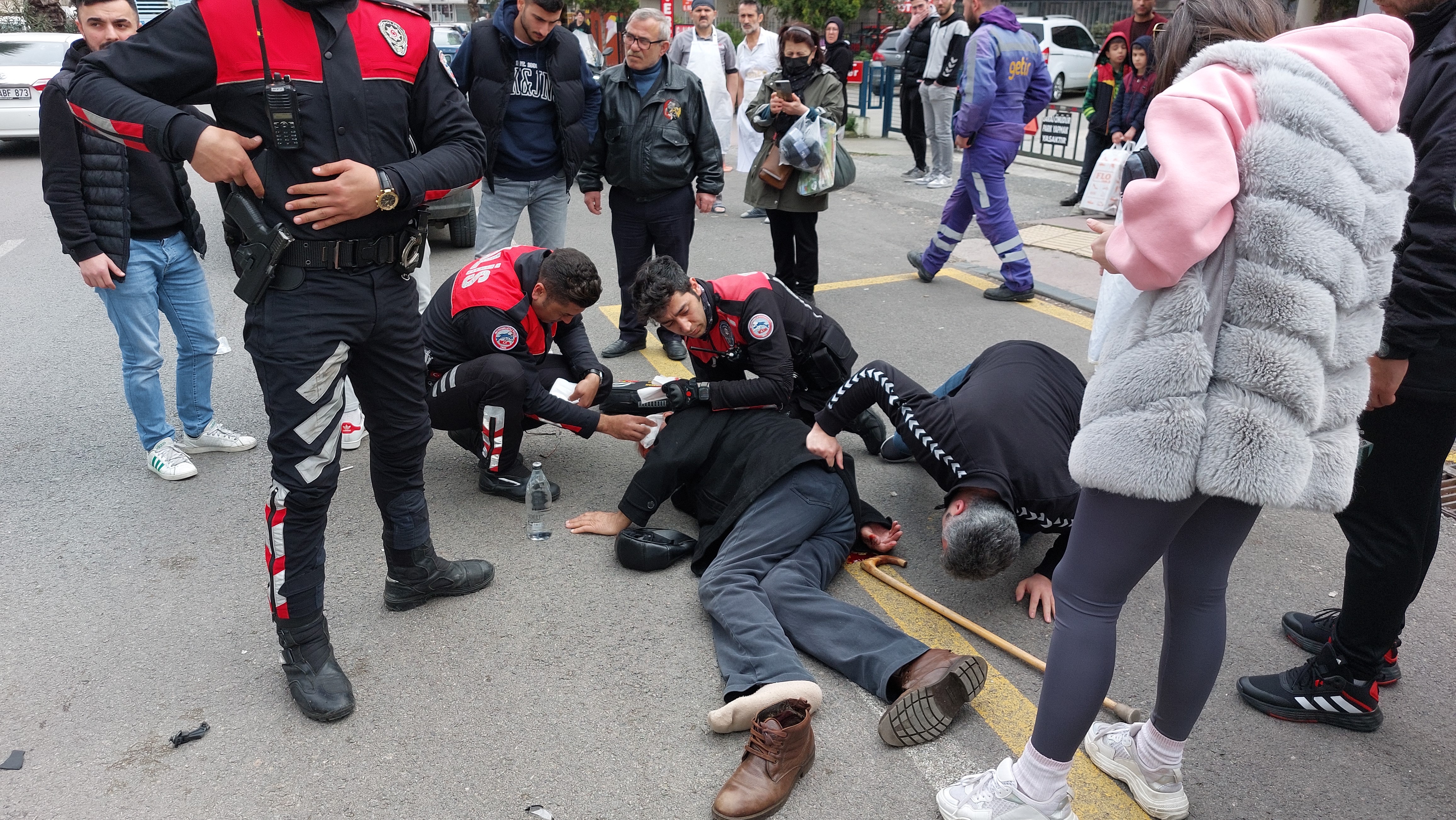 Motosikletli yunus polisi kaza yaptı: 1 yaralı