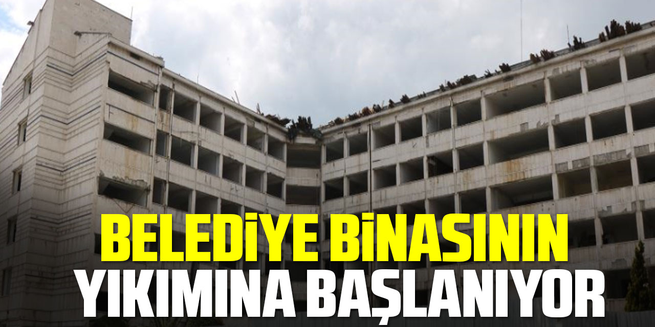 Samsun'da belediye binasının yıkımına başlanıyor