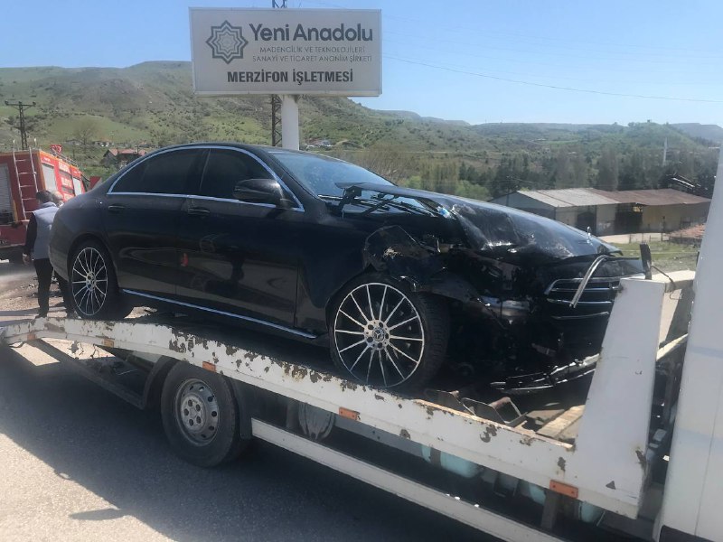 Amasya'da iki otomobil çarpıştı, 7 kişi yaralandı