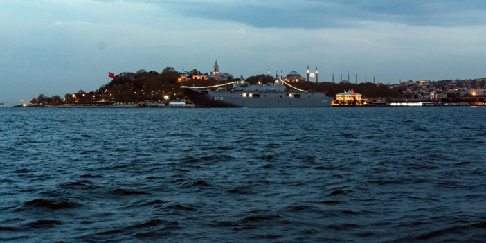 TCG Anadolu ile Ayasofya Camii'nin aynı karedeki manzarası mest etti