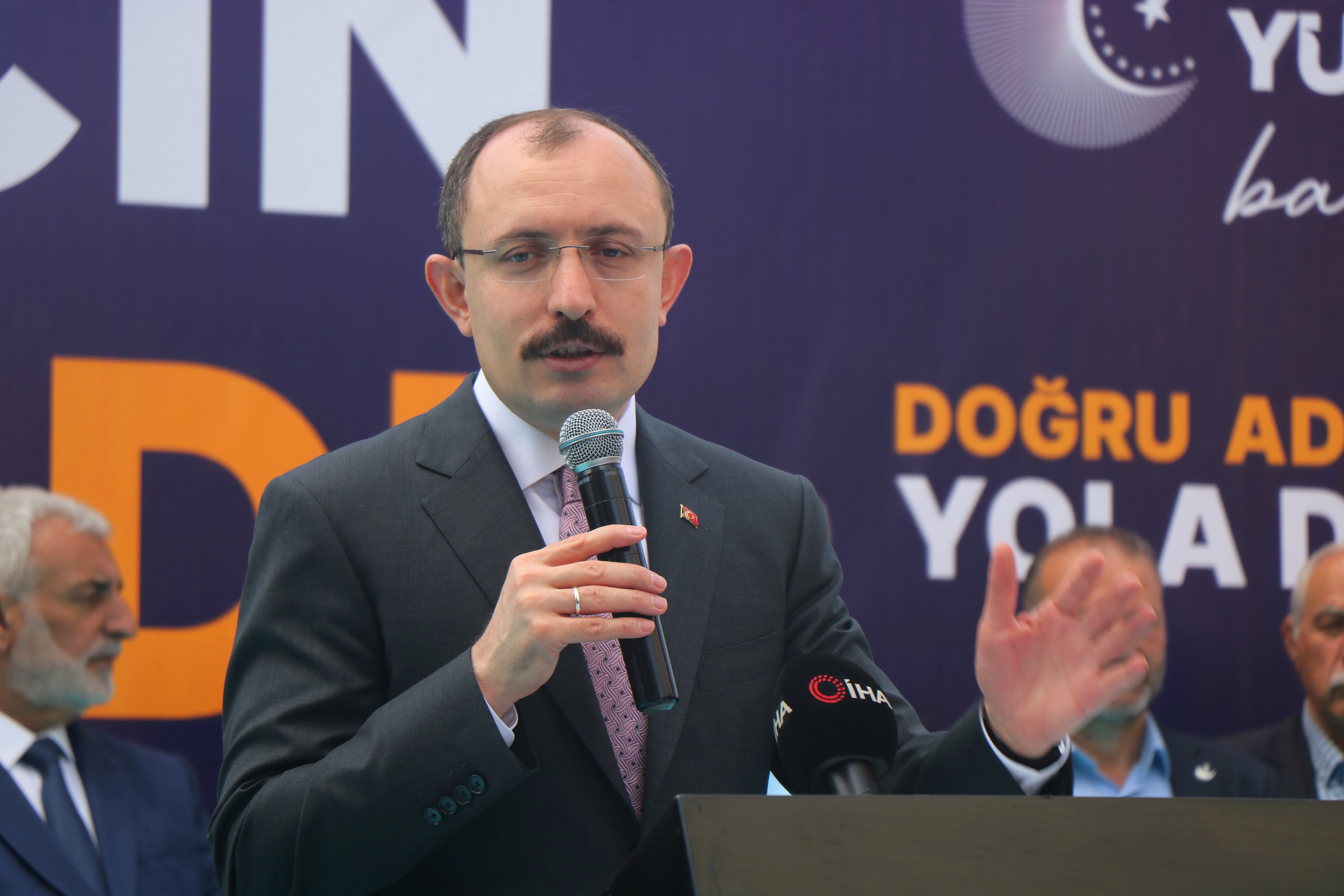 Ticaret Bakanı Muş'tan Davutoğlu’na eleştiri: "Elinde ne var ne yok fırlatıyor"