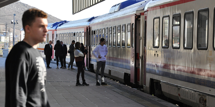 Doğu Ekspresi'nde bayram yoğunluğu yaşanıyor