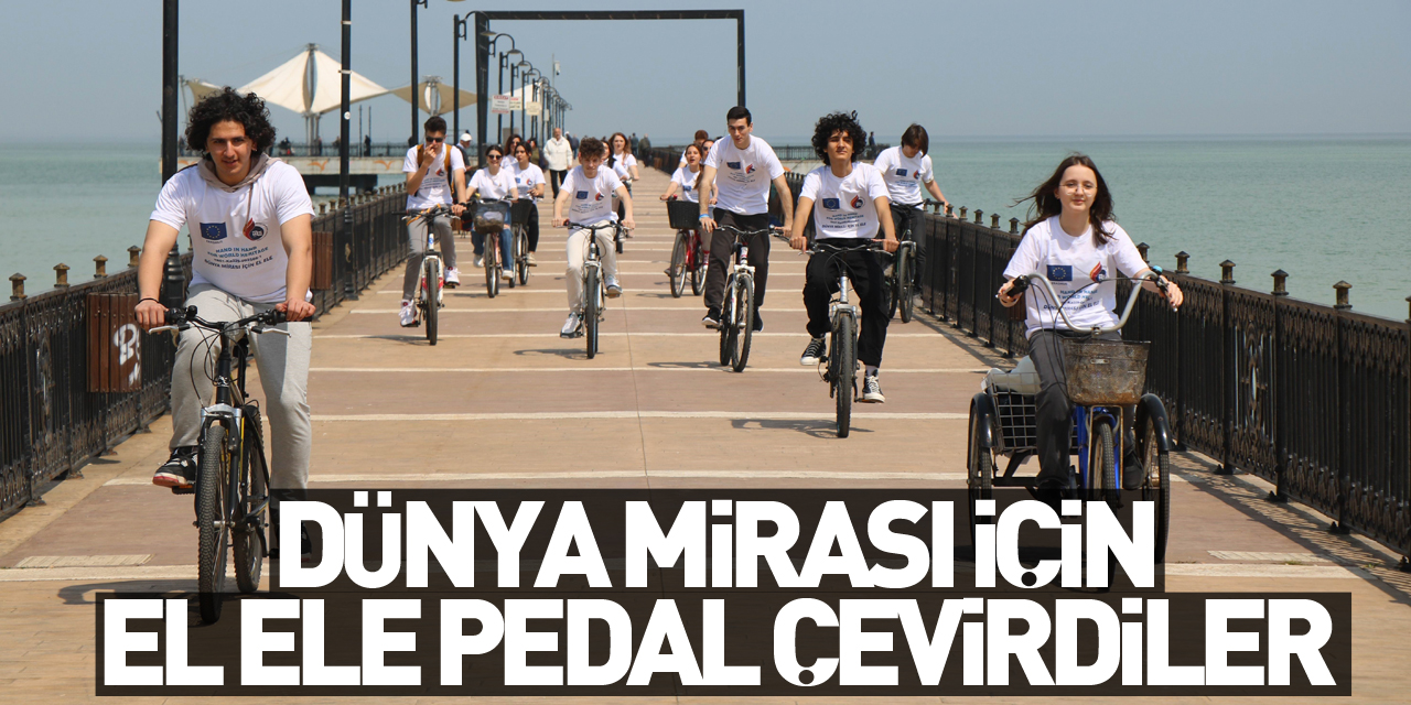 Romanyalı öğrenciler ile Türk öğrenciler, dünya mirası için el ele pedal çevirdi