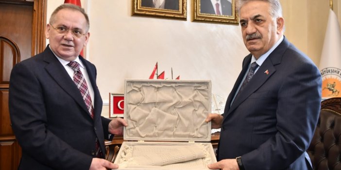 AK Parti'li Yazıcı'dan Samsun Büyükşehir Belediye Başkanı Demir'e ziyaret