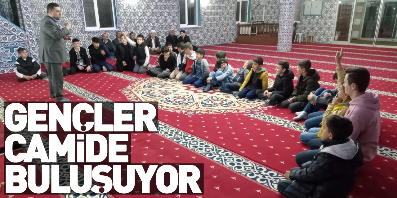 Gençler camide buluşuyor