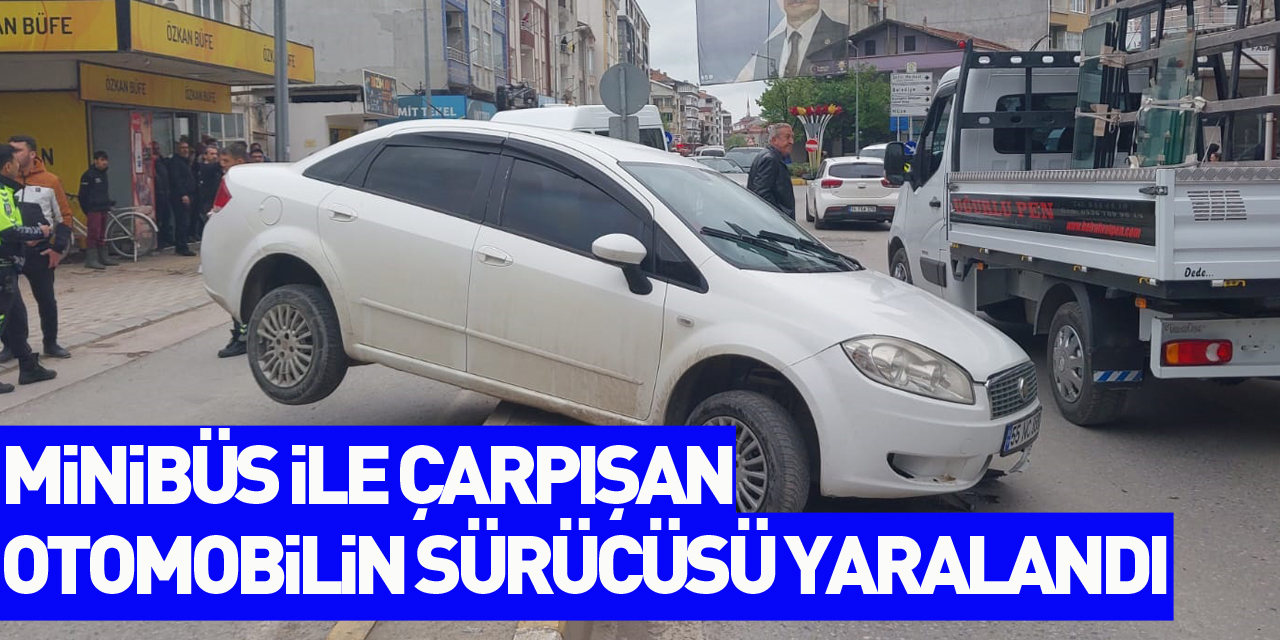 Samsun'da minibüs ile çarpışan otomobilin sürücüsü yaralandı